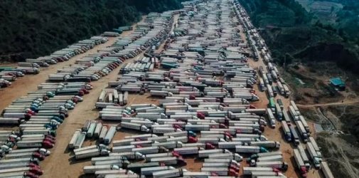 大拥堵！5000多辆集装箱货车积压滞留？