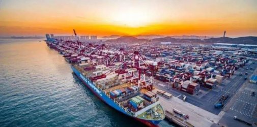 集装箱航运：运量增长放缓，运价保持高位