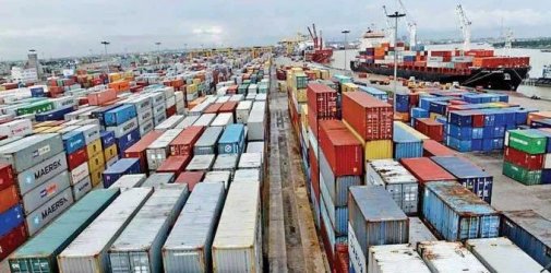 涨价近10倍，外贸企业还一箱难求！有港口却堆着几万空箱？