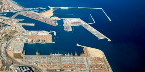 进口管控，货物到港无法提货！处于崩溃的该国宣布立刻放宽进口！