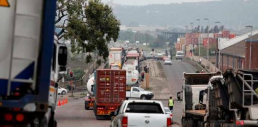 物流供应链中断，大量货物积压/延误，该国7个港口不可抗力...