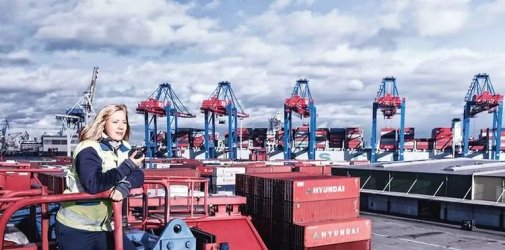 德国内阁会议批准中远集团收购汉堡港“福地”集装箱码头的24.9%股权!