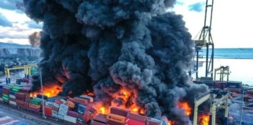 3670个集装箱被烧毁，码头预计三个月后恢复正常运营!