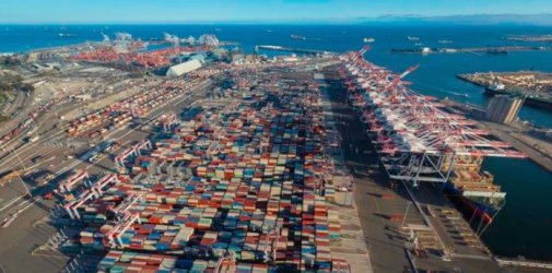 为啥空箱堆积如山？美国10大集装箱港口进口量暴跌17.9%，美西降幅最大
