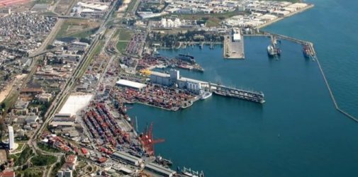 又一港口拥堵！船公司停止接收货物、征收拥堵附加费！！！