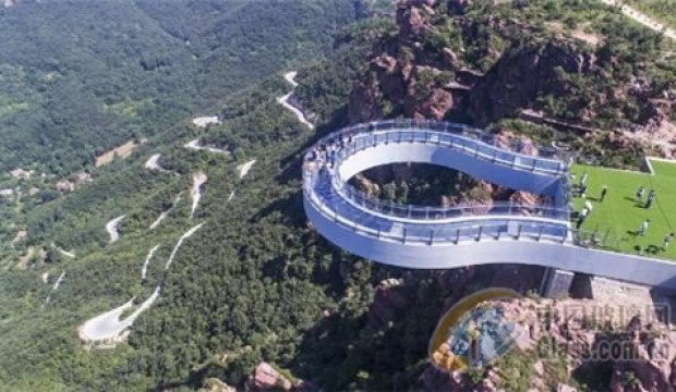 The world's high-altitude glass ring corridor has been completed, extending 30 meters from the cliff