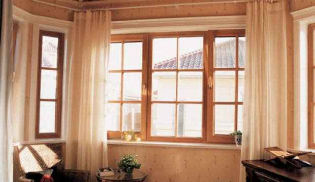 Why are insulating glass built-in shutter doors and windows more popular in summer?
