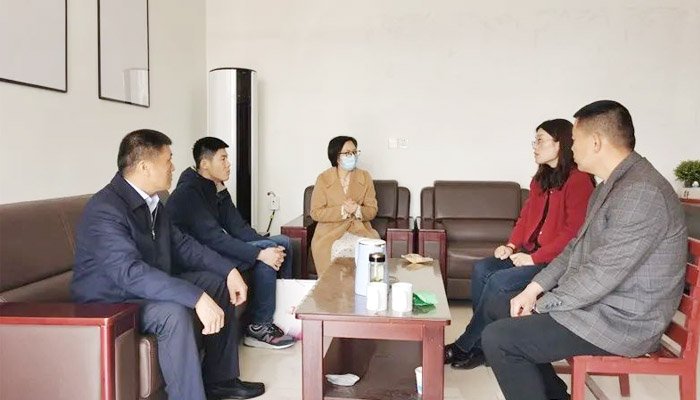 Yin Qiang, member of the Standing Committee of the CPPCC and chairman of the group, went to Guanzhuang Village, Suijia, Heshan Town for investigation and condolences