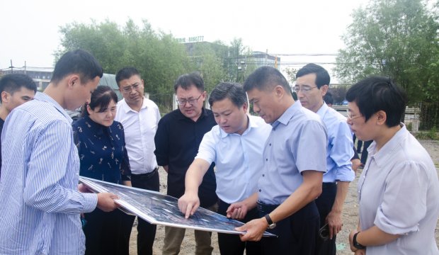东港区区长何文带队深入集团旗下美茵兹卫浴项目现场调研指导工作