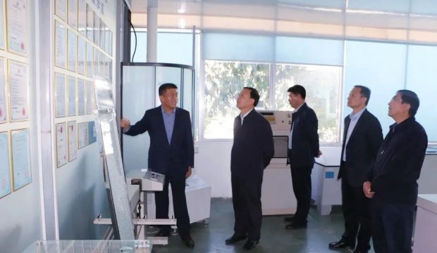 东港区政协主席宋波带队莅临集团旗下美茵兹卫浴开展专题调研工作