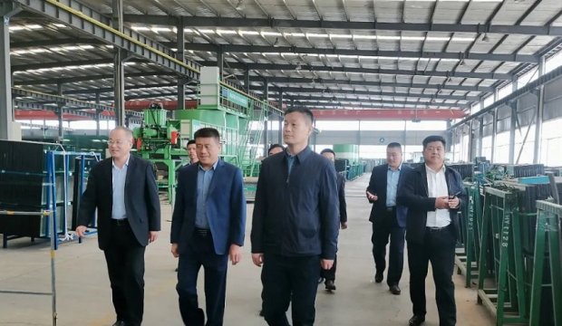 市政协副主席惠旻带队莅临集团旗下华业玻璃调研指导工作