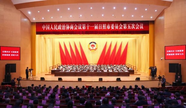 集团董事长尹强参加市政协十一届五次会议